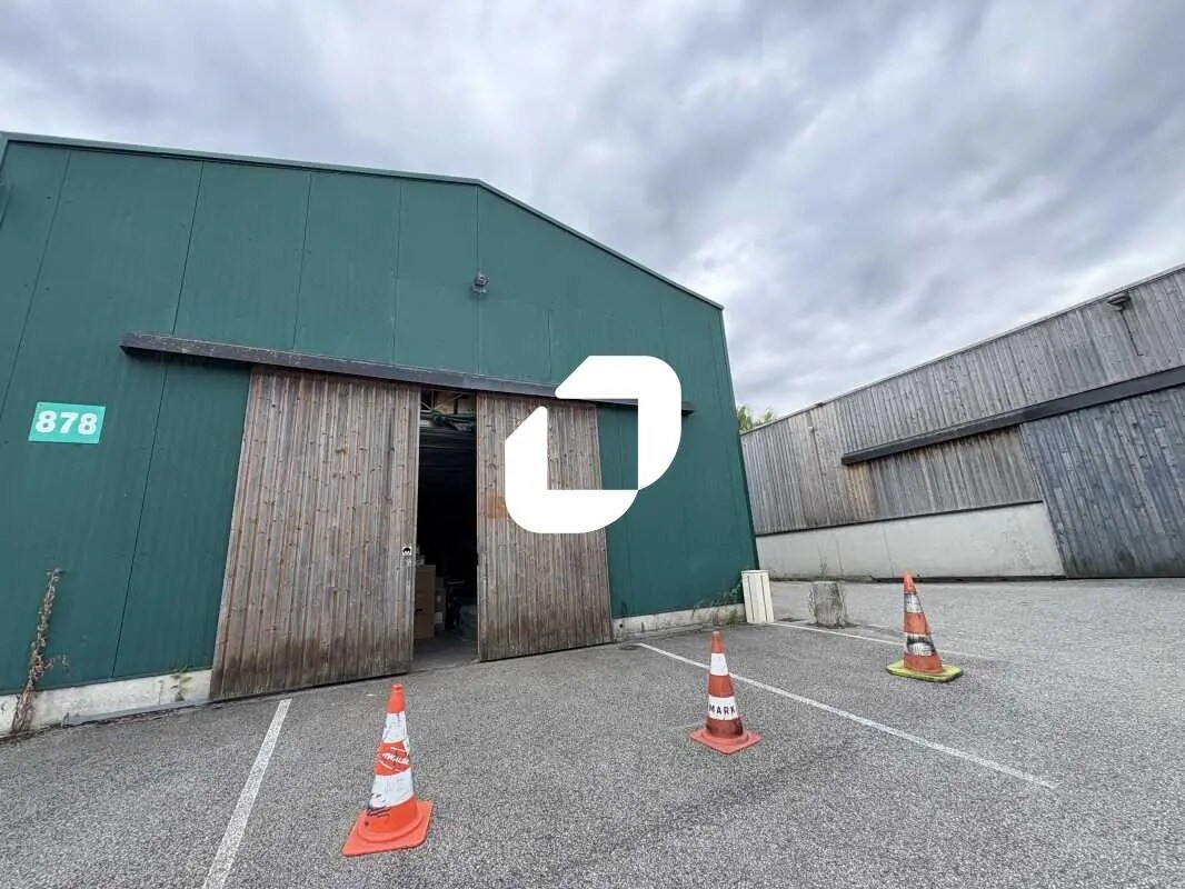 Bureau dans Jouars-Pontchartrain à louer Photo de l’immeuble– Image 1 sur 11