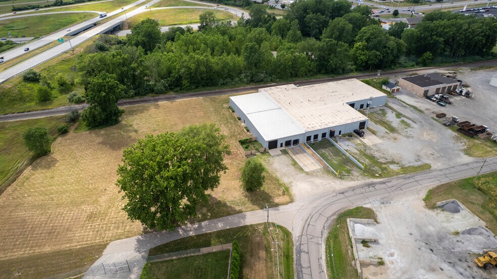 2371 N Rainbow Dr, Warsaw, IN à vendre - Photo de l’immeuble – Image 3 sur 11