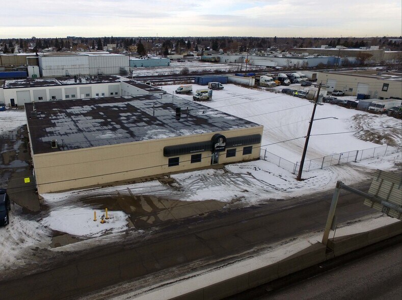 7620 Yellowhead Trl NW, Edmonton, AB à vendre - Photo de l’immeuble – Image 3 sur 10