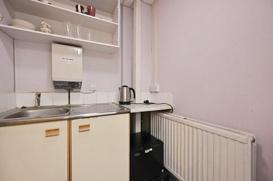 Manor House Ln, Slough à vendre - Photo de l’immeuble – Image 2 sur 15