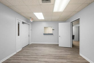 1801 SE Hillmoor Dr, Port Saint Lucie, FL à louer Photo intérieure– Image 2 sur 14