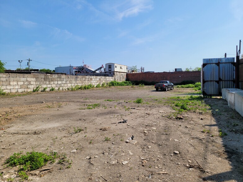 5911 Foster Ave, Brooklyn, NY à louer - Photo de l’immeuble – Image 3 sur 7