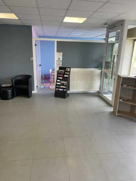 Local commercial dans Chantilly à louer - Photo de l’immeuble – Image 1 sur 1