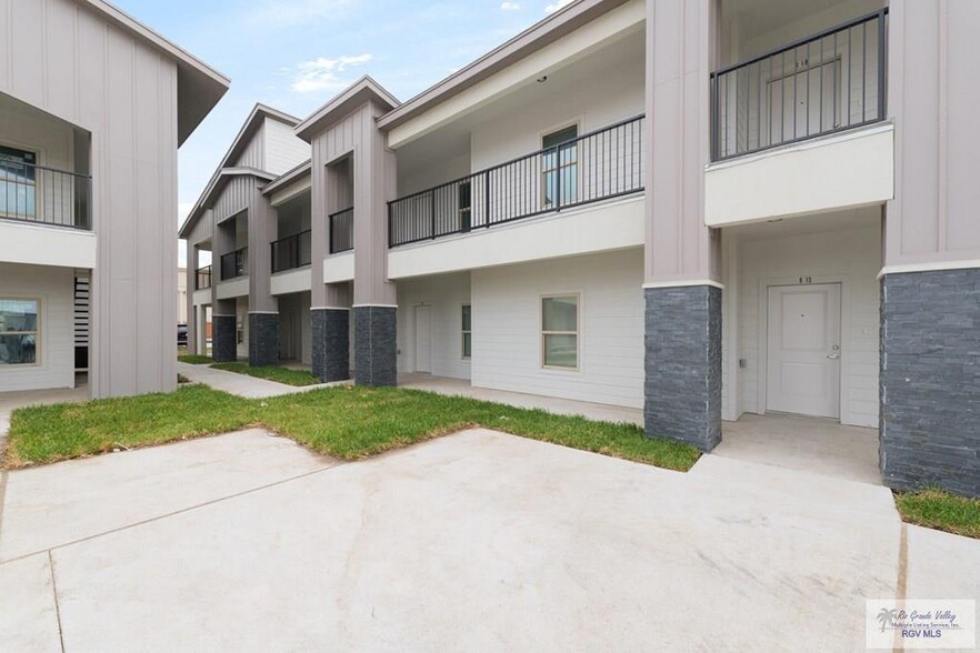 2107 Village Center Blvd, Brownsville, TX à vendre - Photo de l’immeuble – Image 2 sur 18