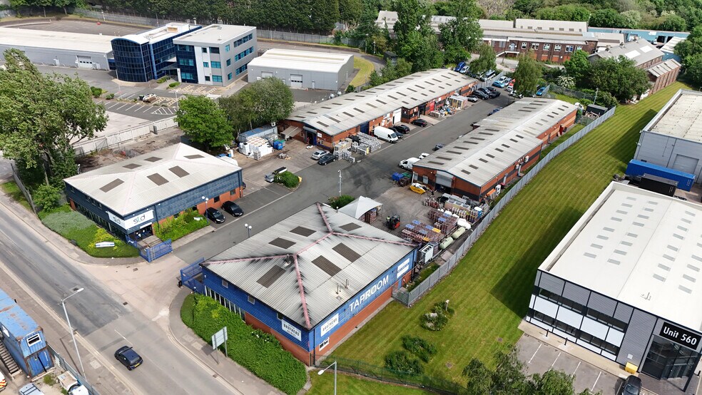 Daniel Adamson Rd, Salford à louer - Photo de l’immeuble – Image 1 sur 9