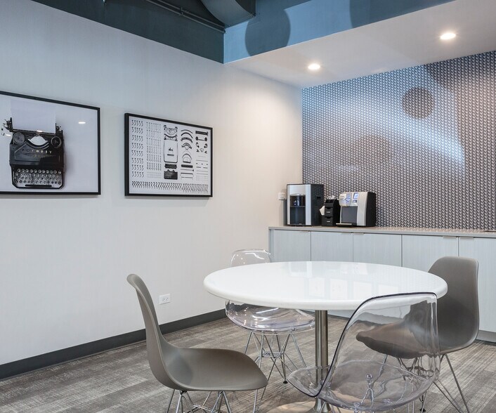 2100 Manchester Rd, Wheaton, IL à louer - Photo intérieure – Image 2 sur 6