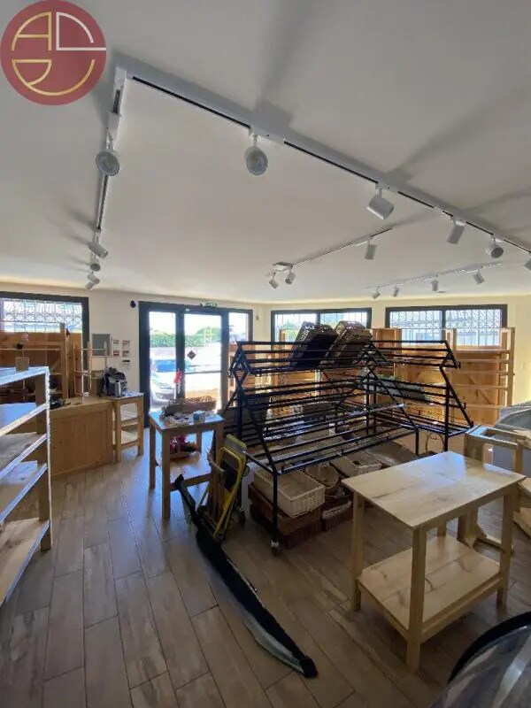 Plus de détails pour Local commercial à vendre