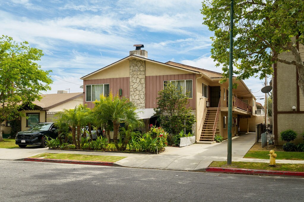 300 E Garfield Ave, Glendale, CA à vendre Photo principale– Image 1 sur 12