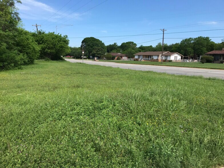 4900 S Riverside Dr, Fort Worth, TX à vendre - Photo principale – Image 1 sur 2