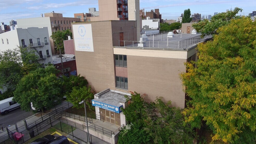 11 Catherine St, Brooklyn, NY à louer - Photo de l’immeuble – Image 3 sur 6