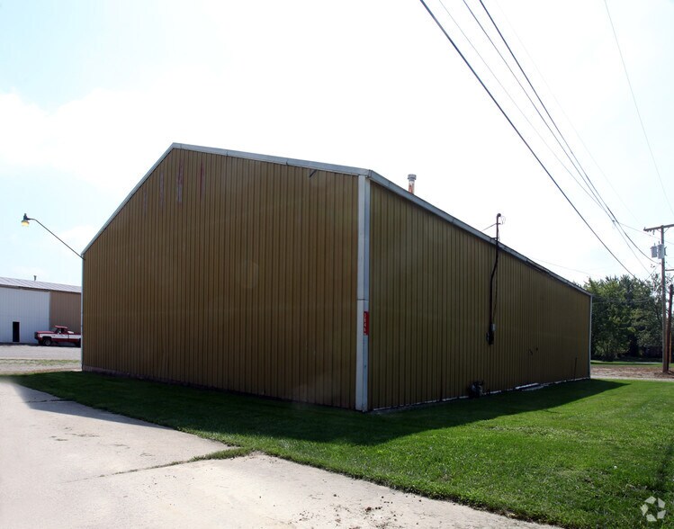 3832 S Meeker Ave, Muncie, IN à vendre - Photo de l’immeuble – Image 2 sur 2
