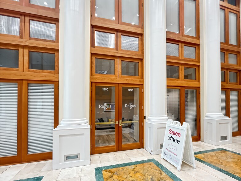 300 E University Ave, Gainesville, FL à louer - Photo intérieure – Image 3 sur 27