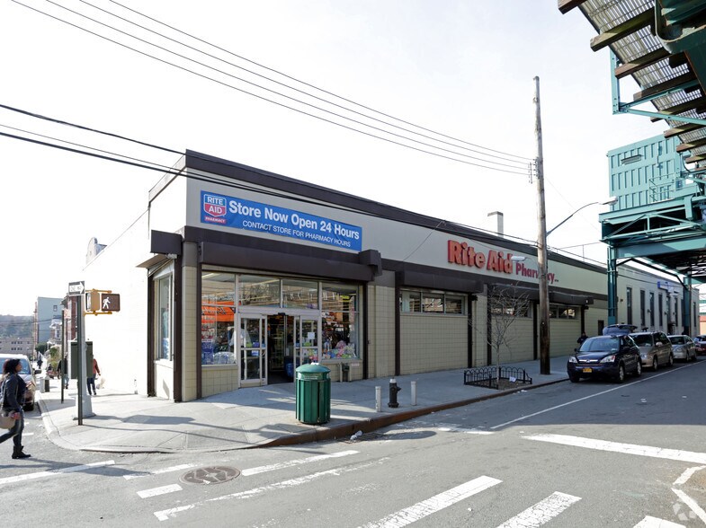 4151 White Plains Rd, Bronx, NY à louer - Photo principale – Image 1 sur 6