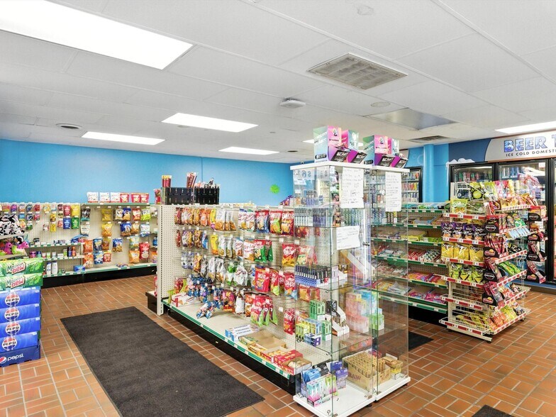 2420 Calumet Dr, Sheboygan, WI à vendre - Photo intérieure – Image 3 sur 9