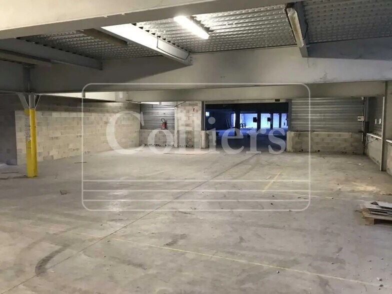 Local d’activités dans Aubagne à louer - Photo de l’immeuble – Image 3 sur 5