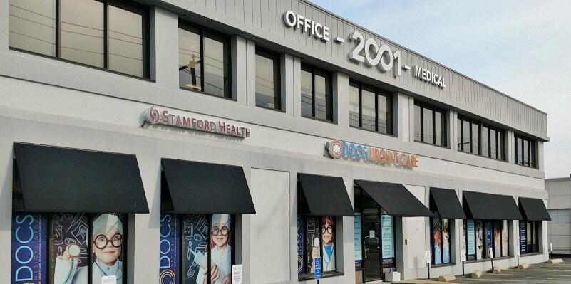 2001 W Main St, Stamford, CT à louer Photo de l’immeuble– Image 1 sur 2
