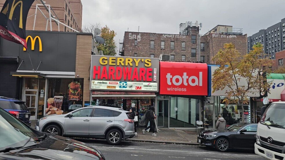 72-82 E 167th St, Bronx, NY à louer - Vidéo sur l’annonce professionnelle – Image 3 sur 5