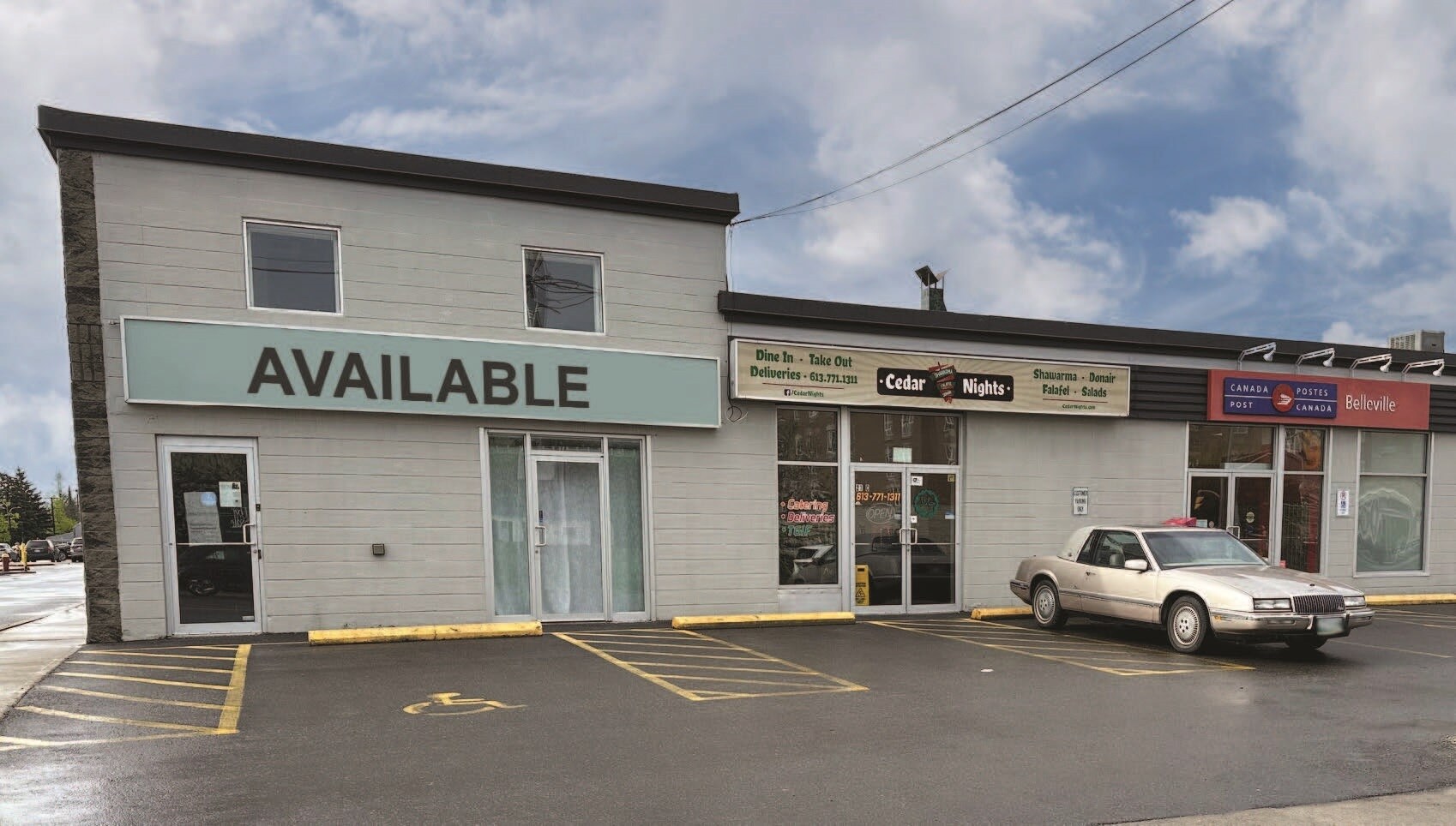 21 College St W, Belleville, ON à louer Photo de l’immeuble– Image 1 sur 3