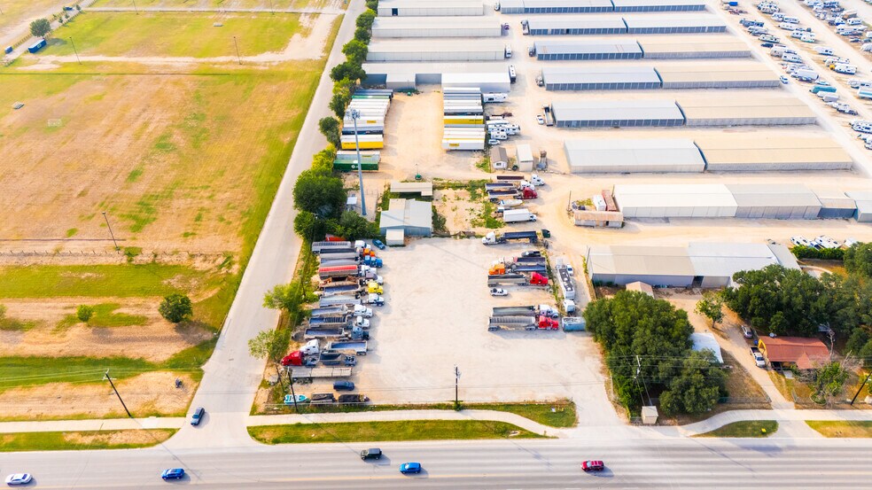 16887 Lookout Rd, Selma, TX à louer - Photo de l’immeuble – Image 2 sur 5