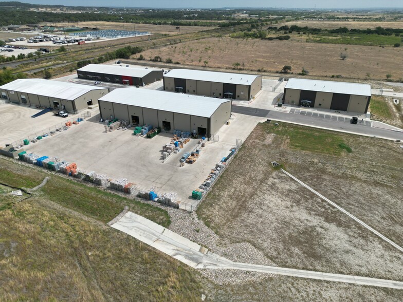 4794 Transportation Way, San Marcos, TX à louer - Photo de l’immeuble – Image 1 sur 8