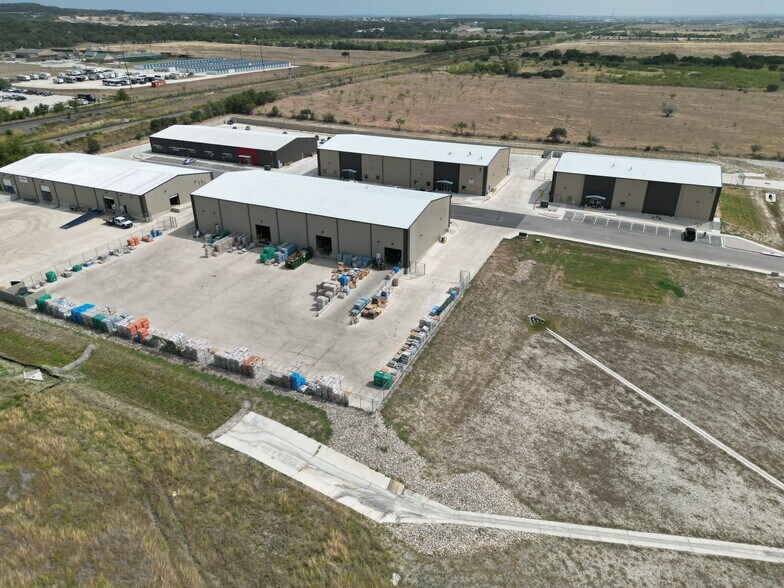 4794 Transportation Way, San Marcos, TX à louer - Photo de l’immeuble – Image 2 sur 8