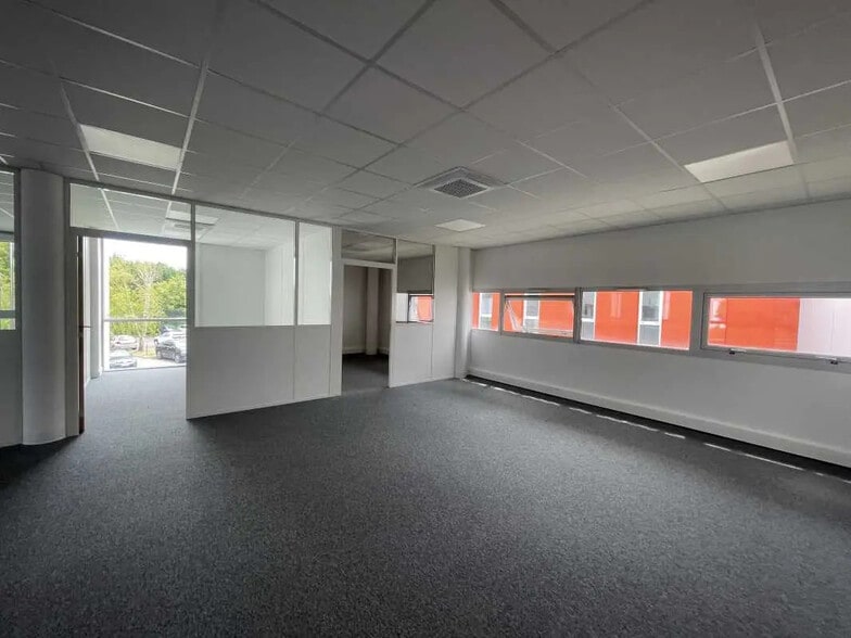 Bureau dans Canéjan à louer - Photo de l’immeuble – Image 3 sur 7