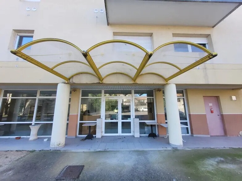 Local d'activités dans Alès à vendre - Photo de l’immeuble – Image 3 sur 38
