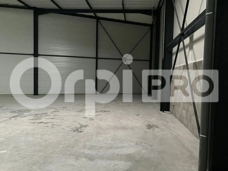 Local d'activités dans Frans à vendre - Photo de l’immeuble – Image 3 sur 7