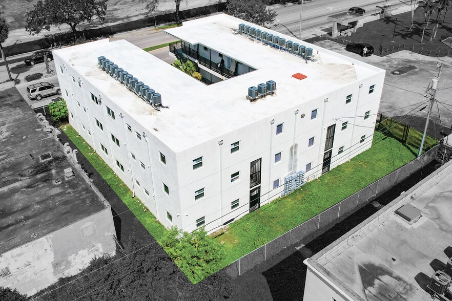 1250 NW 62nd St, Miami, FL à vendre - Photo de l’immeuble – Image 2 sur 5