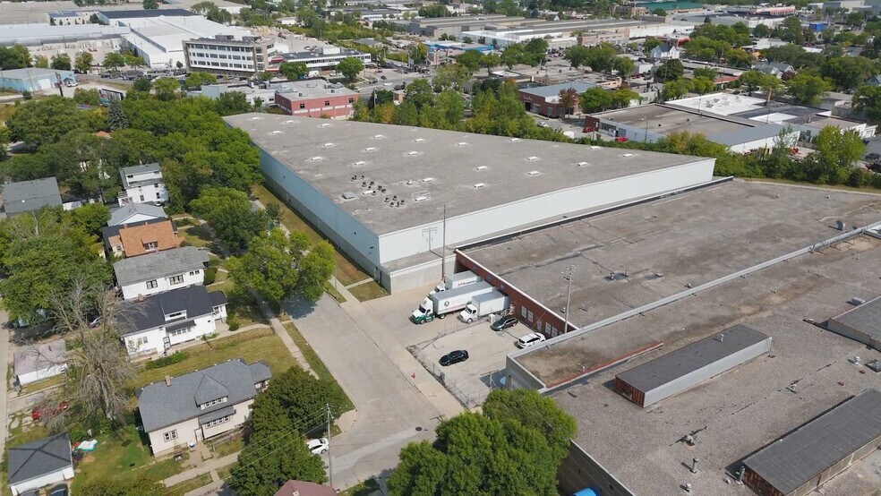 3832 N 3rd St, Milwaukee, WI à louer - Vidéo sur l’annonce professionnelle – Image 2 sur 7