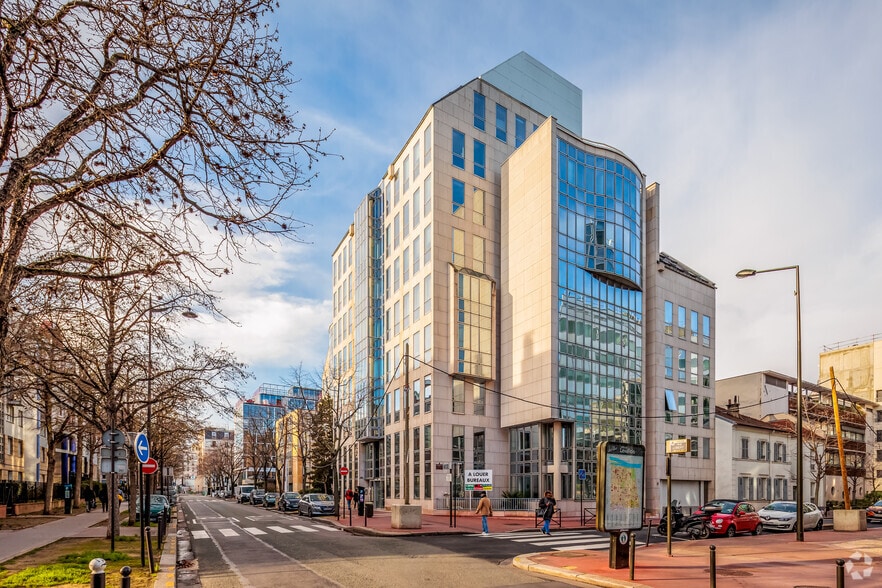 38 Rue Jacques Ibert, Levallois-Perret à louer - Photo de l’immeuble – Image 2 sur 4