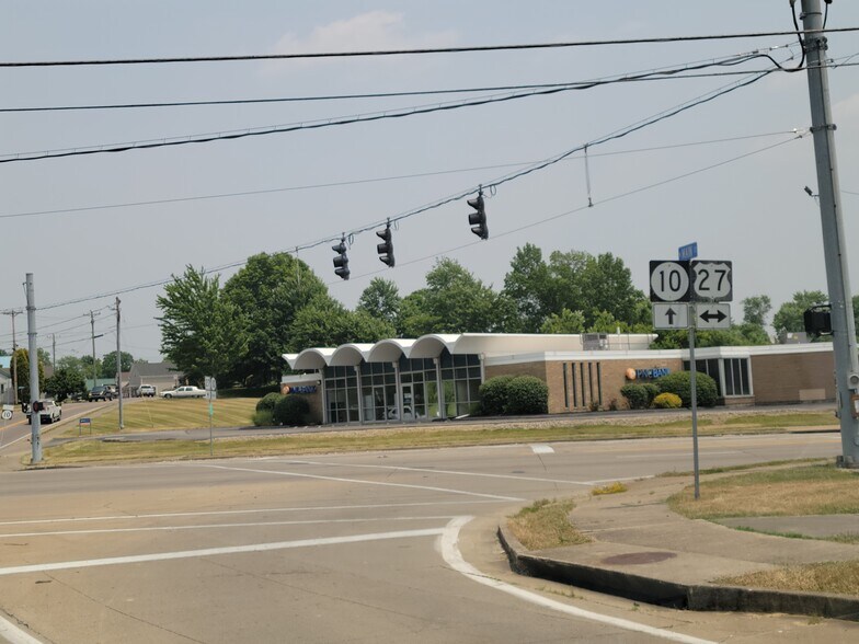 8210 E Main St, Alexandria, KY à vendre - Photo de l’immeuble – Image 1 sur 18