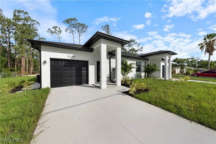 2429-2431 Lola Ave, Lehigh Acres, FL à vendre - Photo principale – Image 1 sur 37