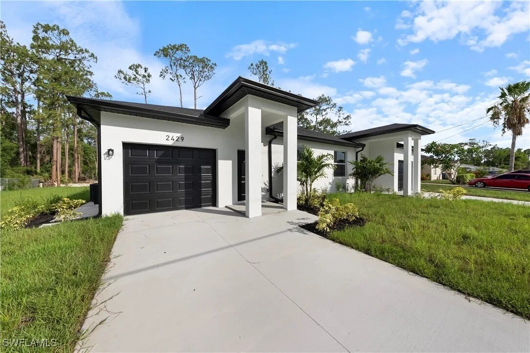 2429-2431 Lola Ave, Lehigh Acres, FL à vendre Photo principale– Image 1 sur 38