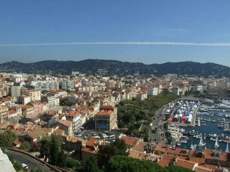 Local commercial dans Cannes à vendre - Aérien – Image 2 sur 3
