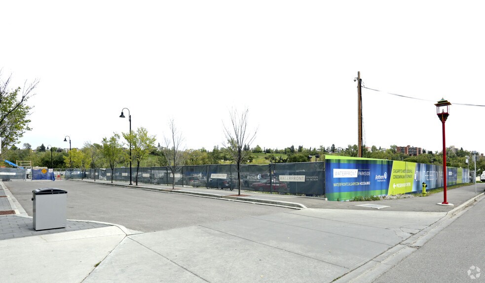 216 Riverfront Av SW, Calgary, AB à louer - Photo de l’immeuble – Image 2 sur 2