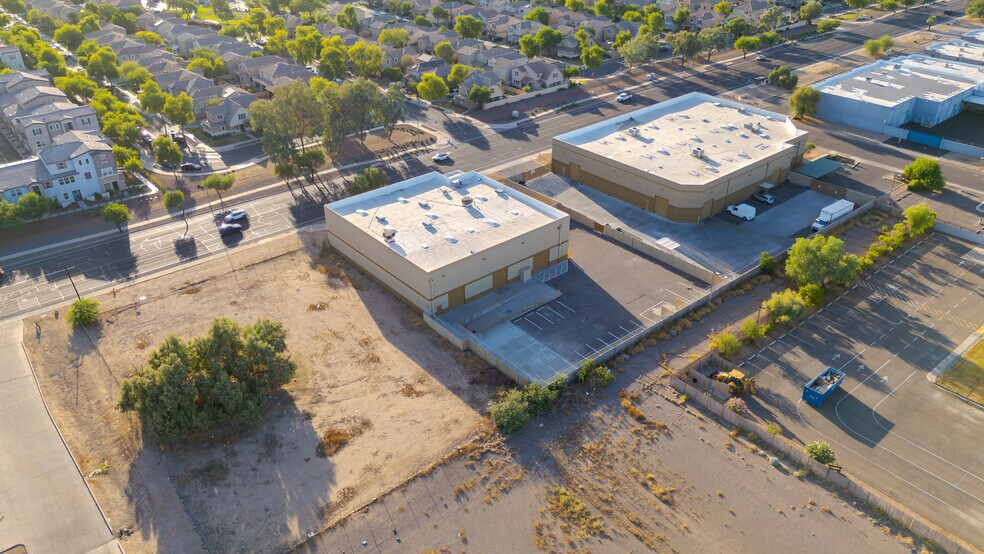 5801 S 24th St, Phoenix, AZ à louer - Photo de l’immeuble – Image 3 sur 13