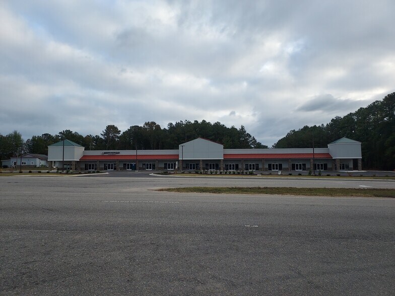 8100 Fayetteville Rd, Raeford, NC à louer - Photo de l’immeuble – Image 1 sur 7