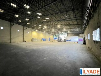 Plus de détails pour Local d'activités à louer