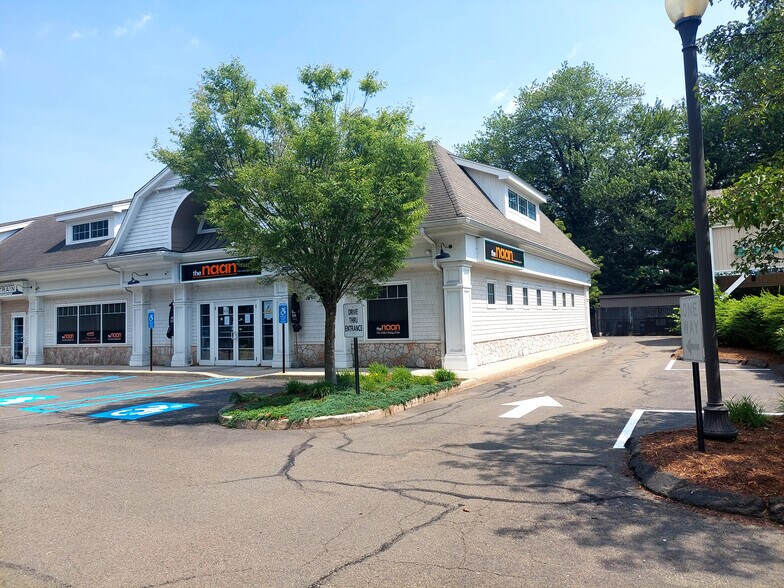 361 Post Rd W, Westport, CT à louer - Photo de l’immeuble – Image 2 sur 3