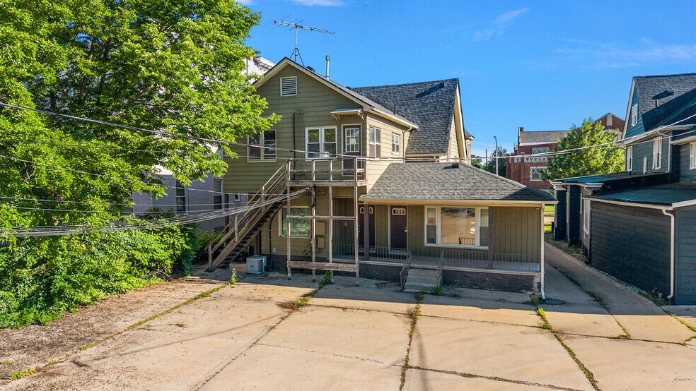 111 Cass Ave, Mount Clemens, MI à vendre - Photo de l’immeuble – Image 2 sur 10