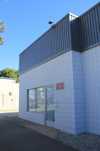 1030 W 2nd St, Pomona, CA à louer - Photo de l’immeuble – Image 3 sur 10