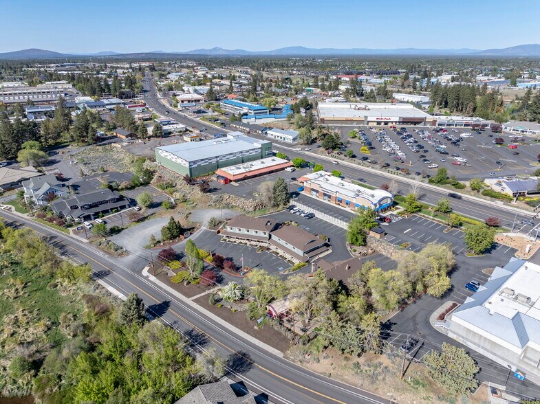 62910 O B Riley Rd, Bend, OR à louer - Photo de l’immeuble – Image 2 sur 13