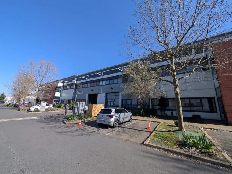 101 Avenue Louis Roche, Gennevilliers à louer - Photo de l’immeuble – Image 1 sur 15