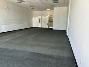 1002 Gardner Hill Dr, Jamestown, NC à louer Photo intérieure– Image 1 sur 2