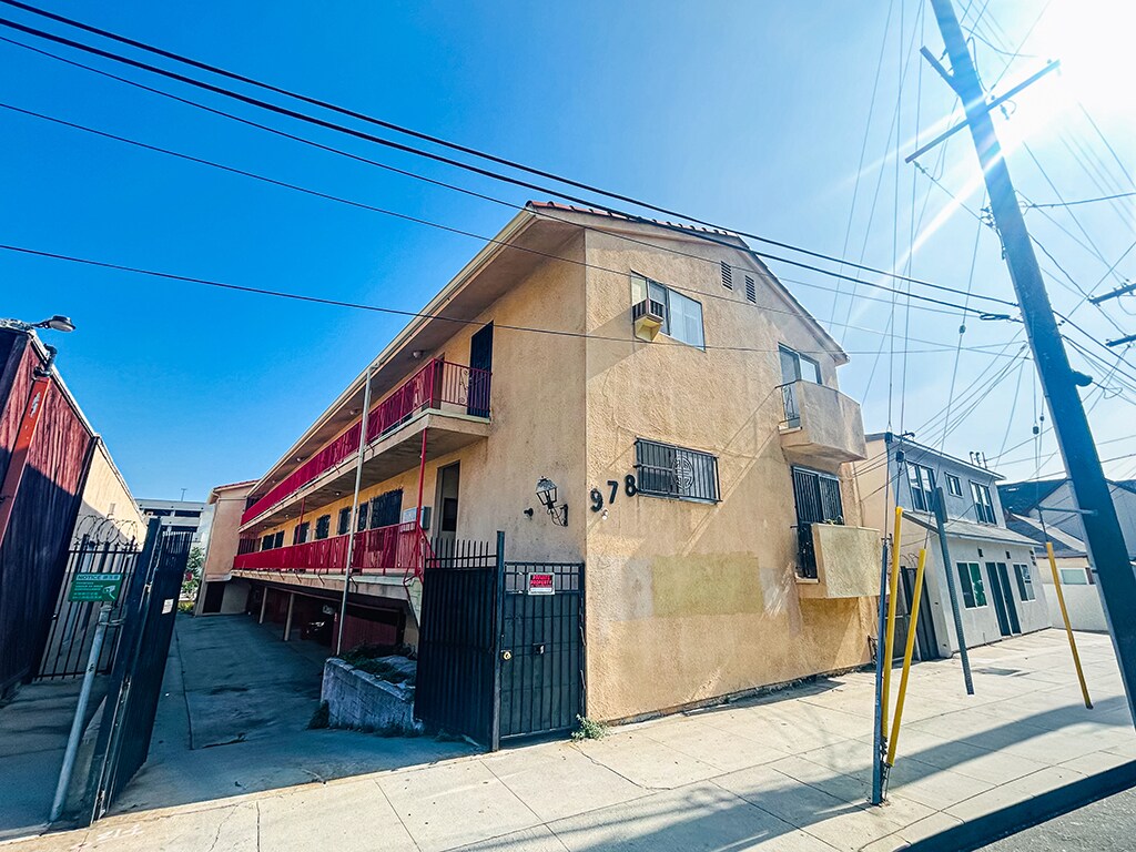 980 Yale St, Los Angeles, CA à vendre Photo de l’immeuble– Image 1 sur 18
