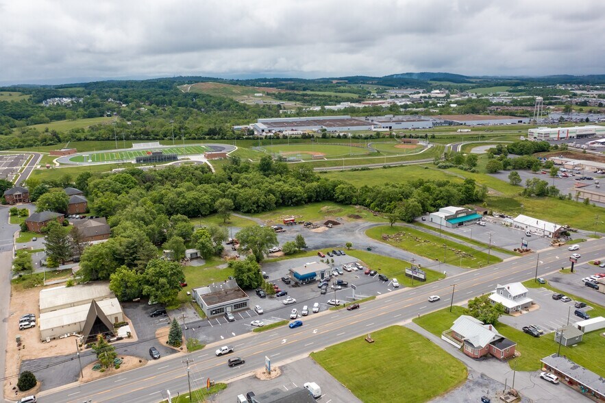 Harrisonburg Auto Outlet Assemblage portefeuille de 2 biens à vendre sur LoopNet.fr - Photo de l’immeuble – Image 2 sur 11