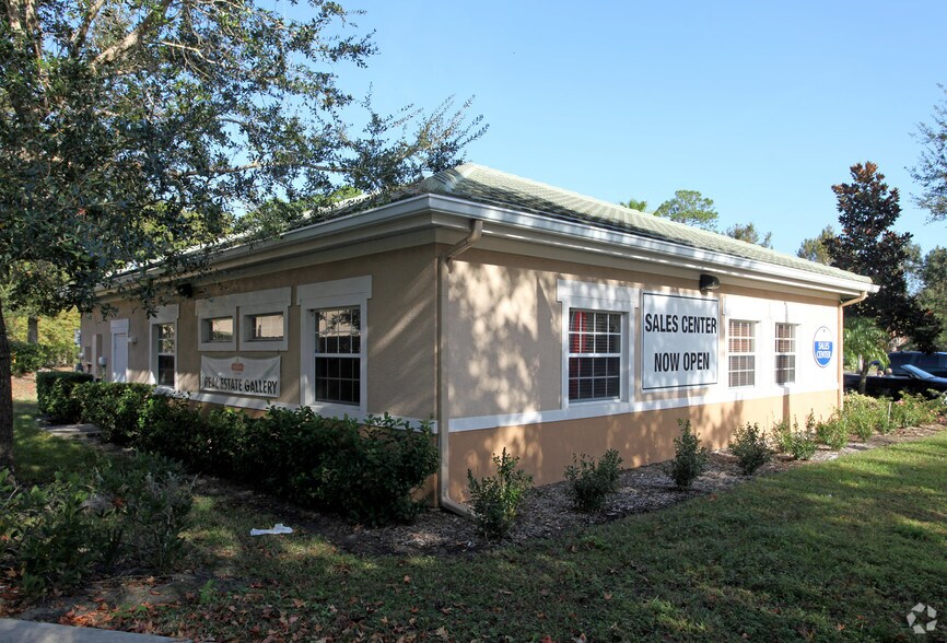 690 Lake Forest Blvd, Sanford, FL à louer - Photo de l’immeuble – Image 2 sur 8