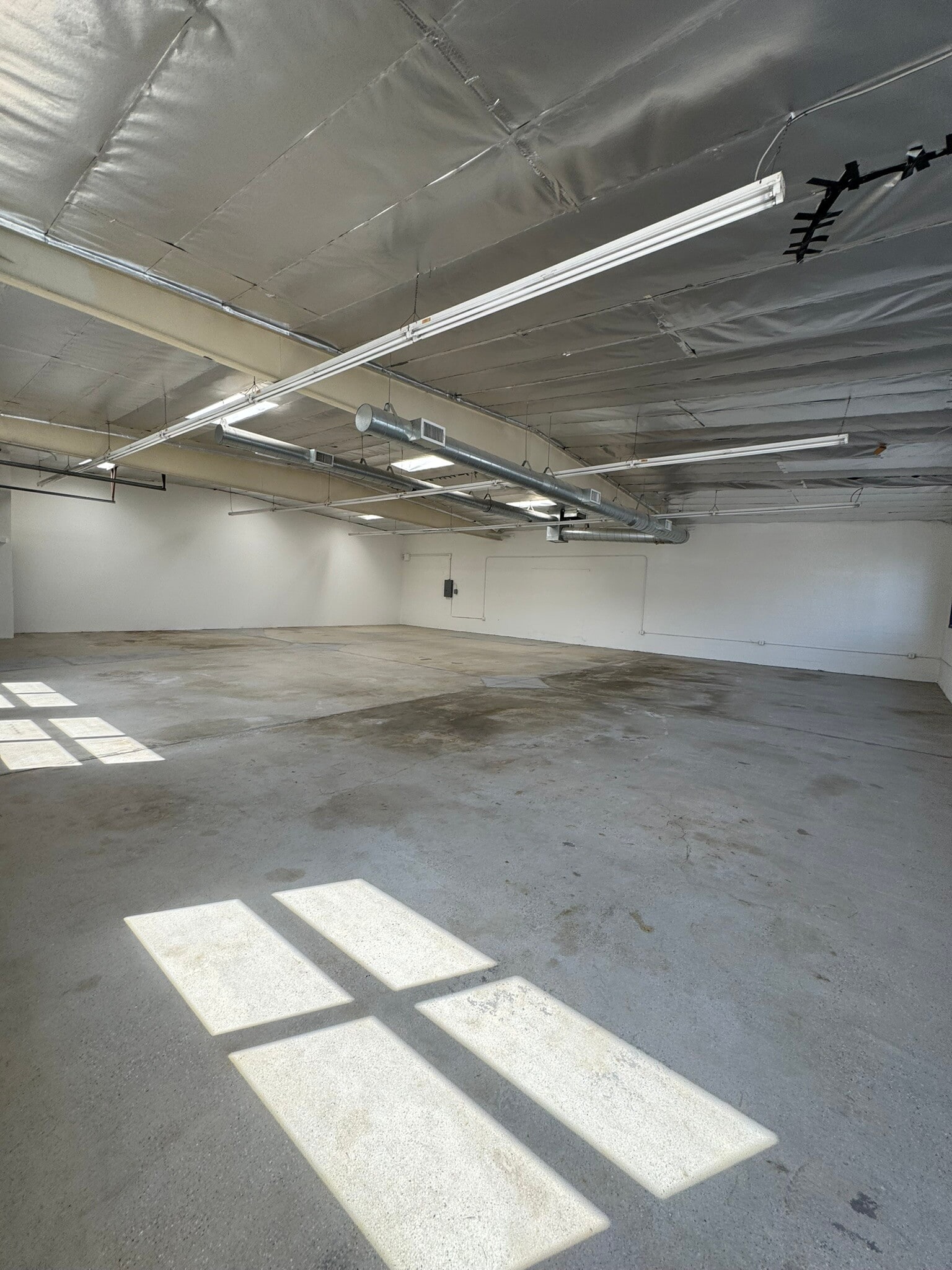 3605-3611 W Pacific Ave, Burbank, CA à louer Photo intérieure– Image 1 sur 2