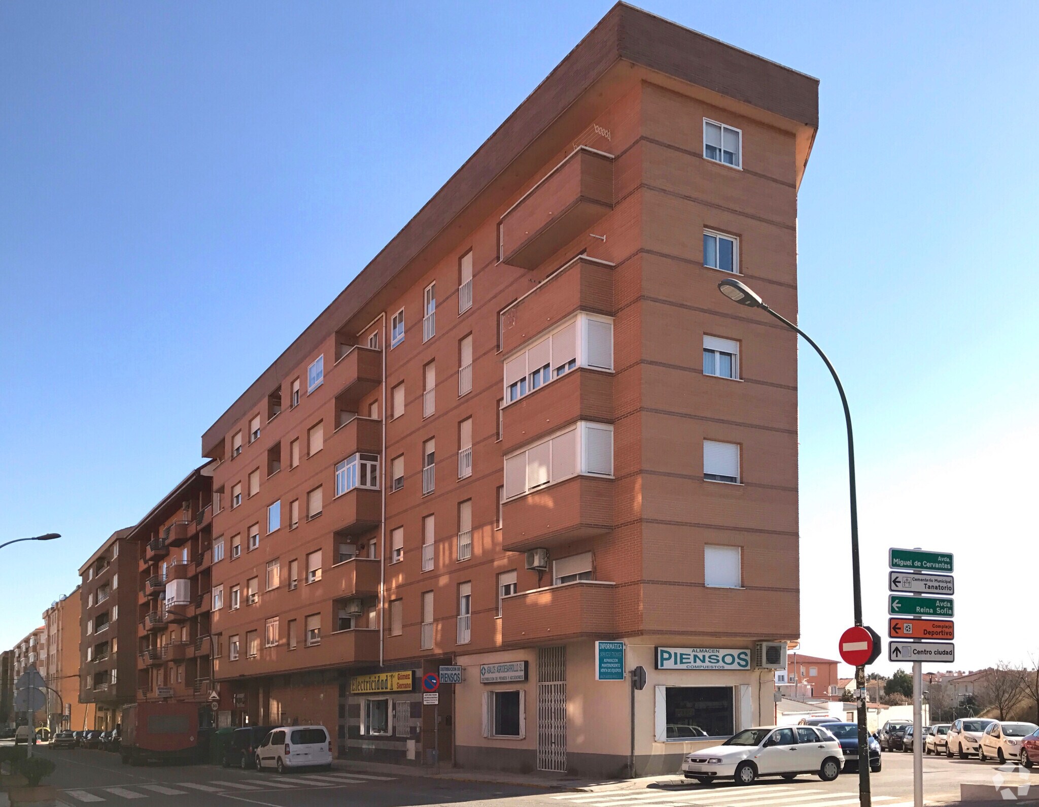 Avenida Miguel de Cervantes, 97, Tarancón, Cuenca à louer Photo de l’immeuble– Image 1 sur 3